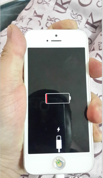 苹果手机充不满iphone一直充不满电-第2张图片-平心在线