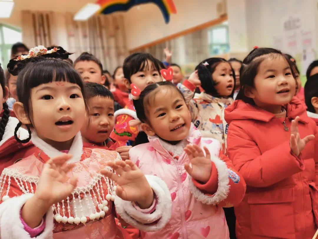 天安门举行升旗仪式苹果版:南京市玄武门幼儿园迎来开学-第10张图片-平心在线