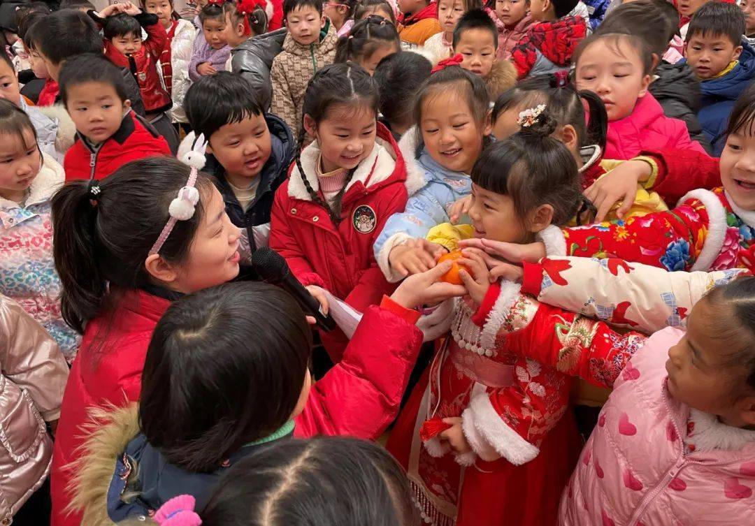 天安门举行升旗仪式苹果版:南京市玄武门幼儿园迎来开学-第11张图片-平心在线