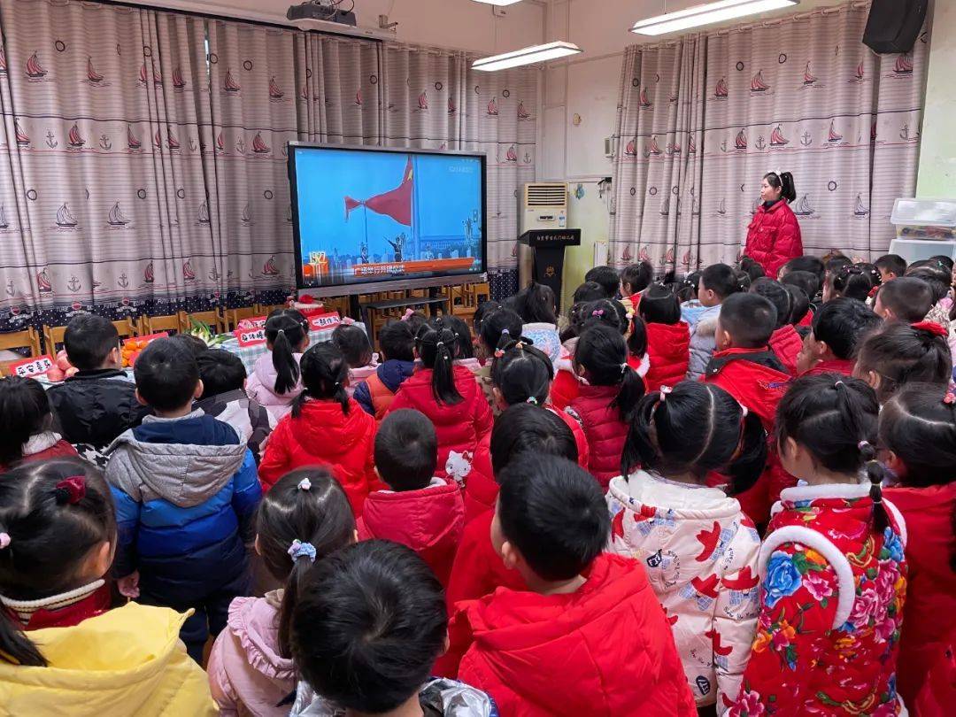 天安门举行升旗仪式苹果版:南京市玄武门幼儿园迎来开学-第16张图片-平心在线