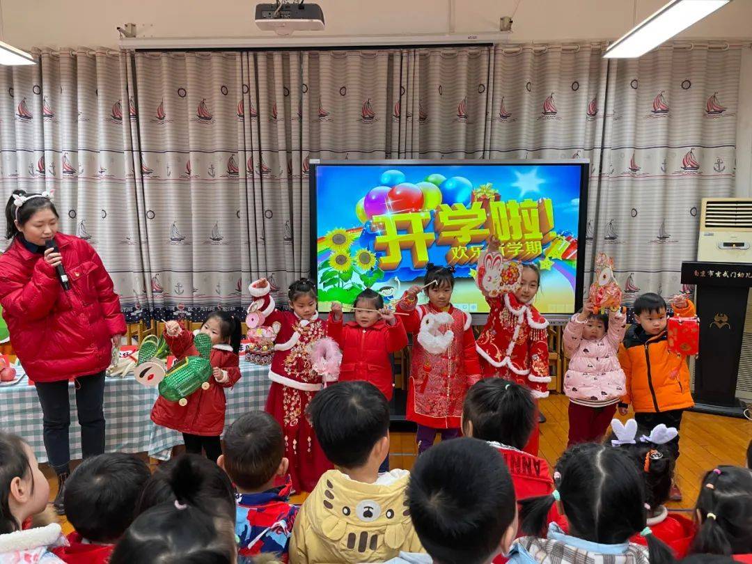 天安门举行升旗仪式苹果版:南京市玄武门幼儿园迎来开学-第17张图片-平心在线